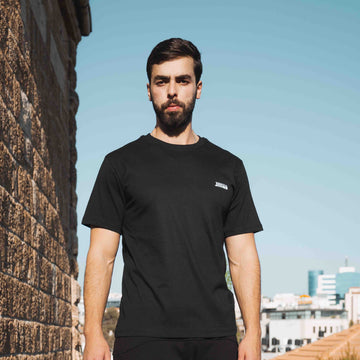 MQAAAR Arms United T-Shirt in Black for Men