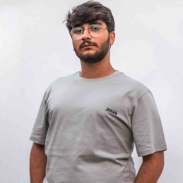 MQAAAR Arms United T-Shirt in Grey for Men